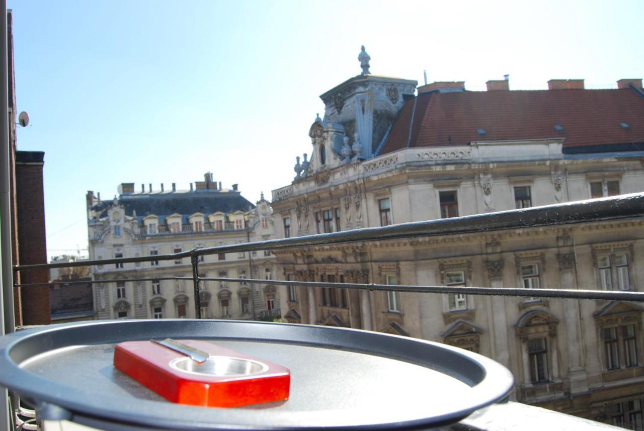 Luxurious With Balconies In Downtown Bp Lejlighed Budapest