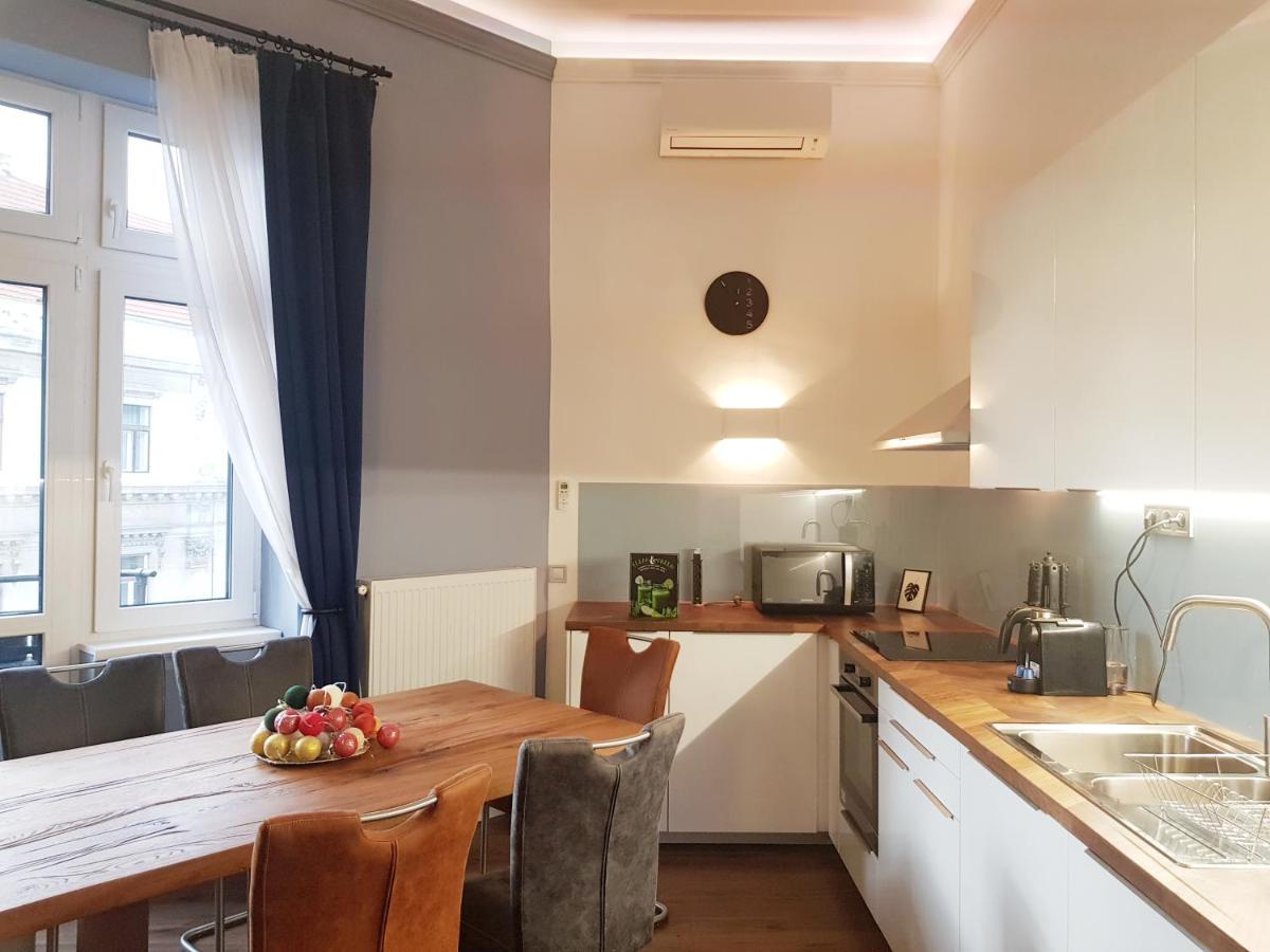 Luxurious With Balconies In Downtown Bp Lejlighed *